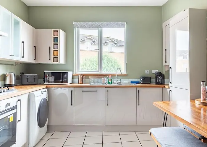 Апартаменти Harbourside Haven - Stylish Retreat In Hotwell - Free Parking