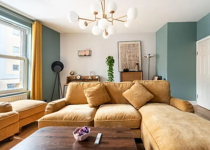 Апартаменти Harbourside Haven - Stylish Retreat In Hotwell - Free Parking